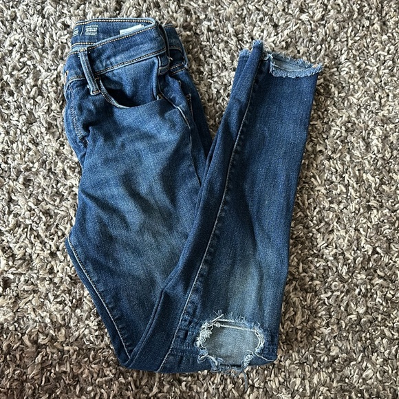 Distressed Jeans - Picture 3 of 6